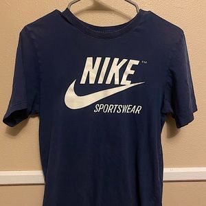 Men’s Nike T-Shirt Size: Small Color: Navy blue